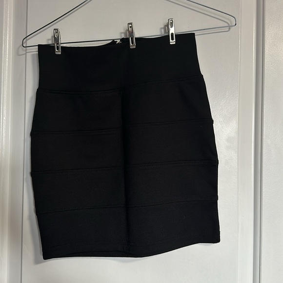Black Mini pencil skirt - 5 for $25 for items marked with ⭐️ - Picture 1 of 2